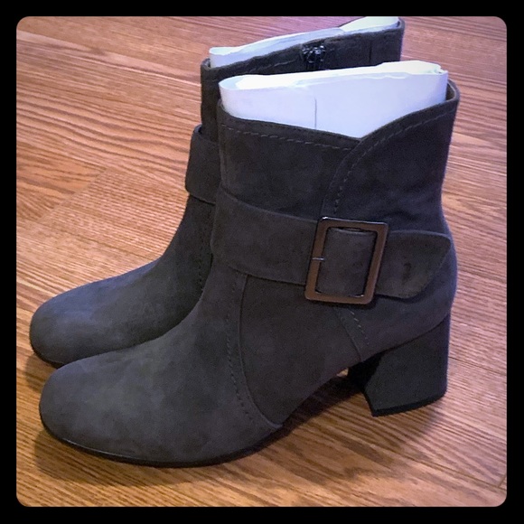 Earthies Shoes - NWOT Earthies Athena Suede Boots